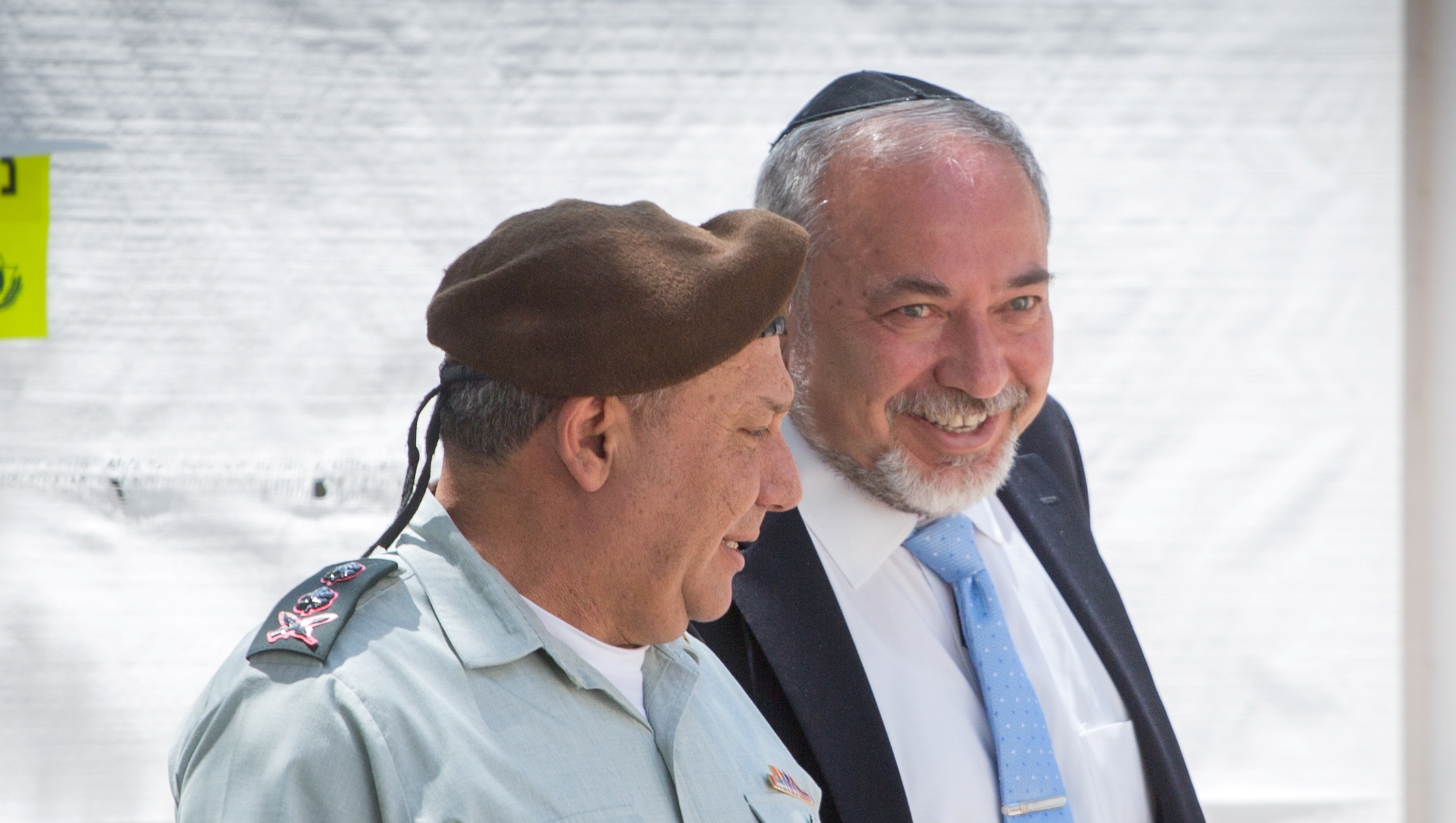 עושים הכל להחזיר את אורון והדר? עובדים עלינו בעיניים
