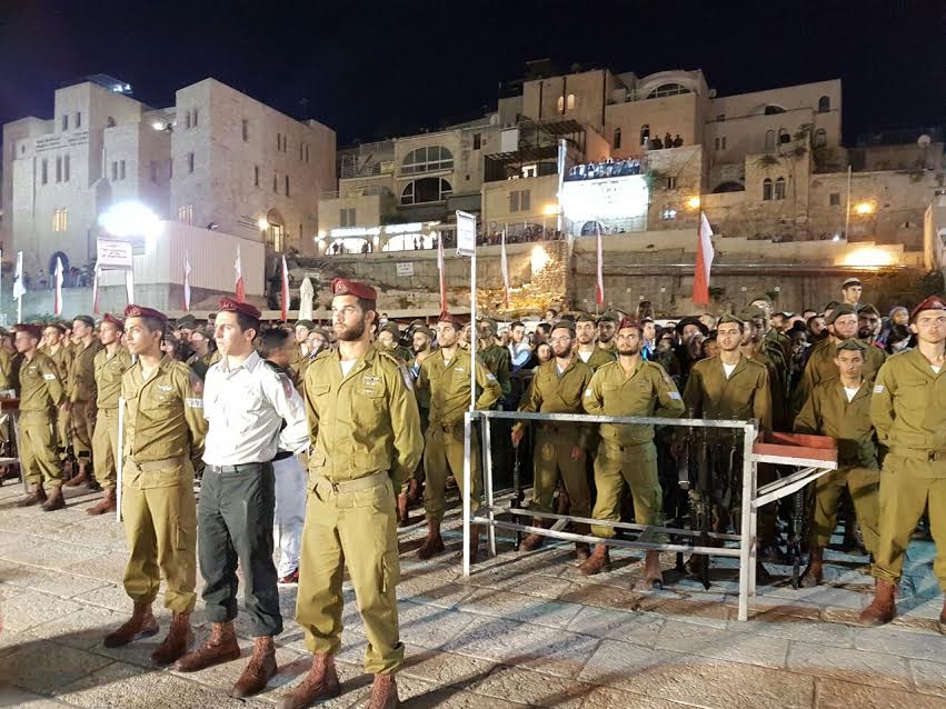 יובל לשחרור י-ם: 30 צנחנים חרדים הושבעו בכותל