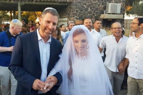 רננה מאיר, בתה של דפנה מאיר, התחתנה
