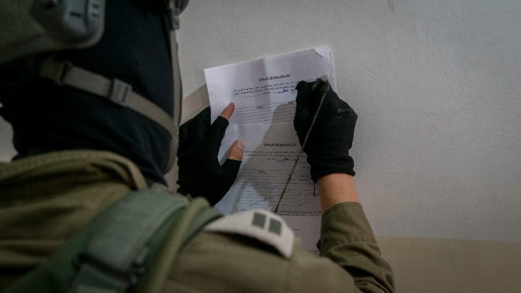 צה"ל פועל בכפר המחבלים; בוטלו הקלו לפלסטינים
