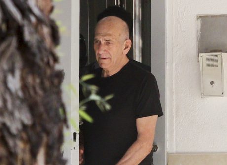 תעלומה: מי הדליף את התמונה הקשה של אולמרט