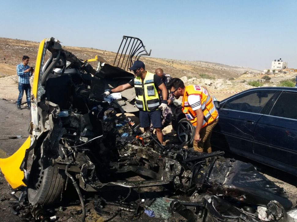 6 הרוגים. שרידי המונית הפלסטינית (דוברות זק"א)