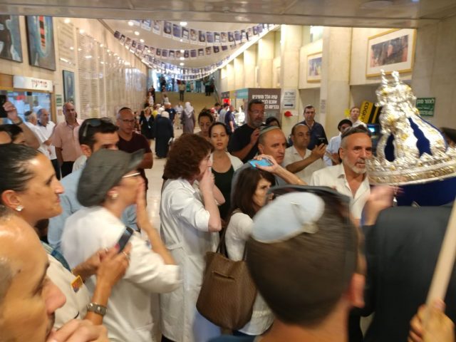 גם חדשות טובות: הוכנס ספר תורה לבי"כ בהדסה הר הצופים