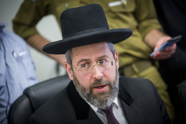 בצעד חריג: הרב הראשי נגד הרבנות הראשית