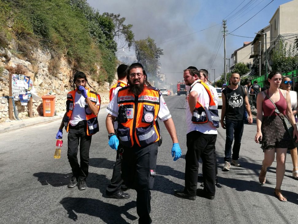 שריפה בצפת: בניין התלקח; שורת בתים פונתה