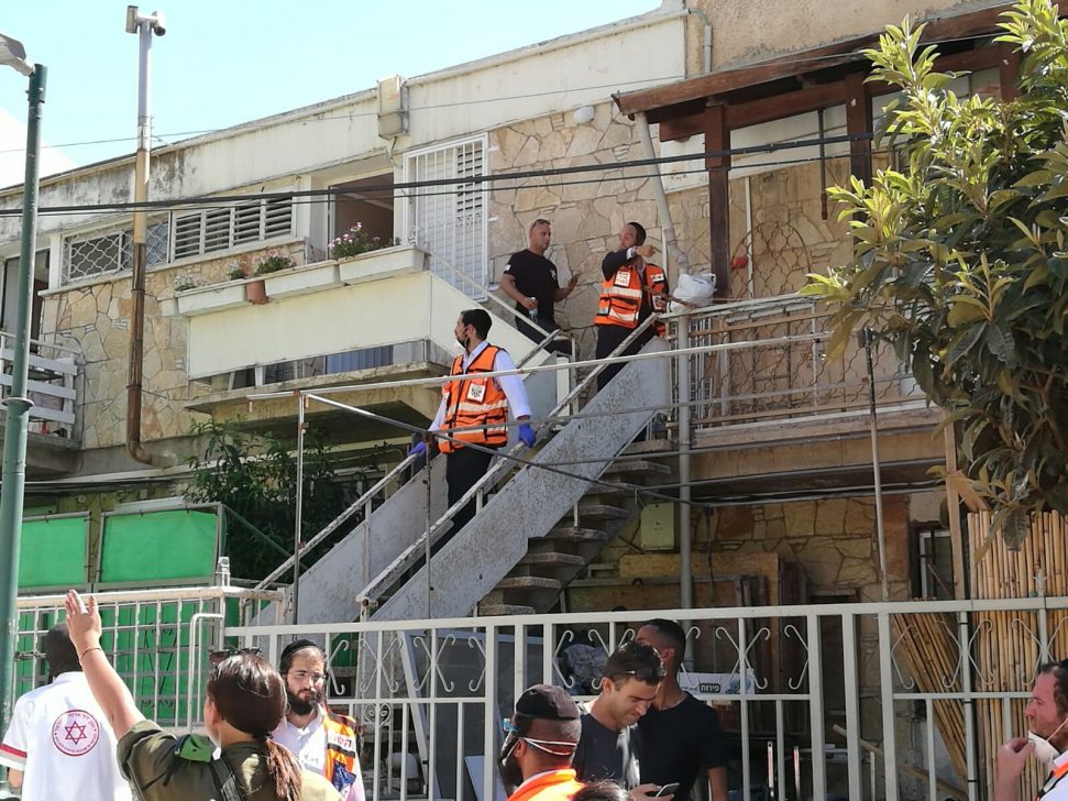 שריפה בצפת: בניין התלקח; שורת בתים פונתה
