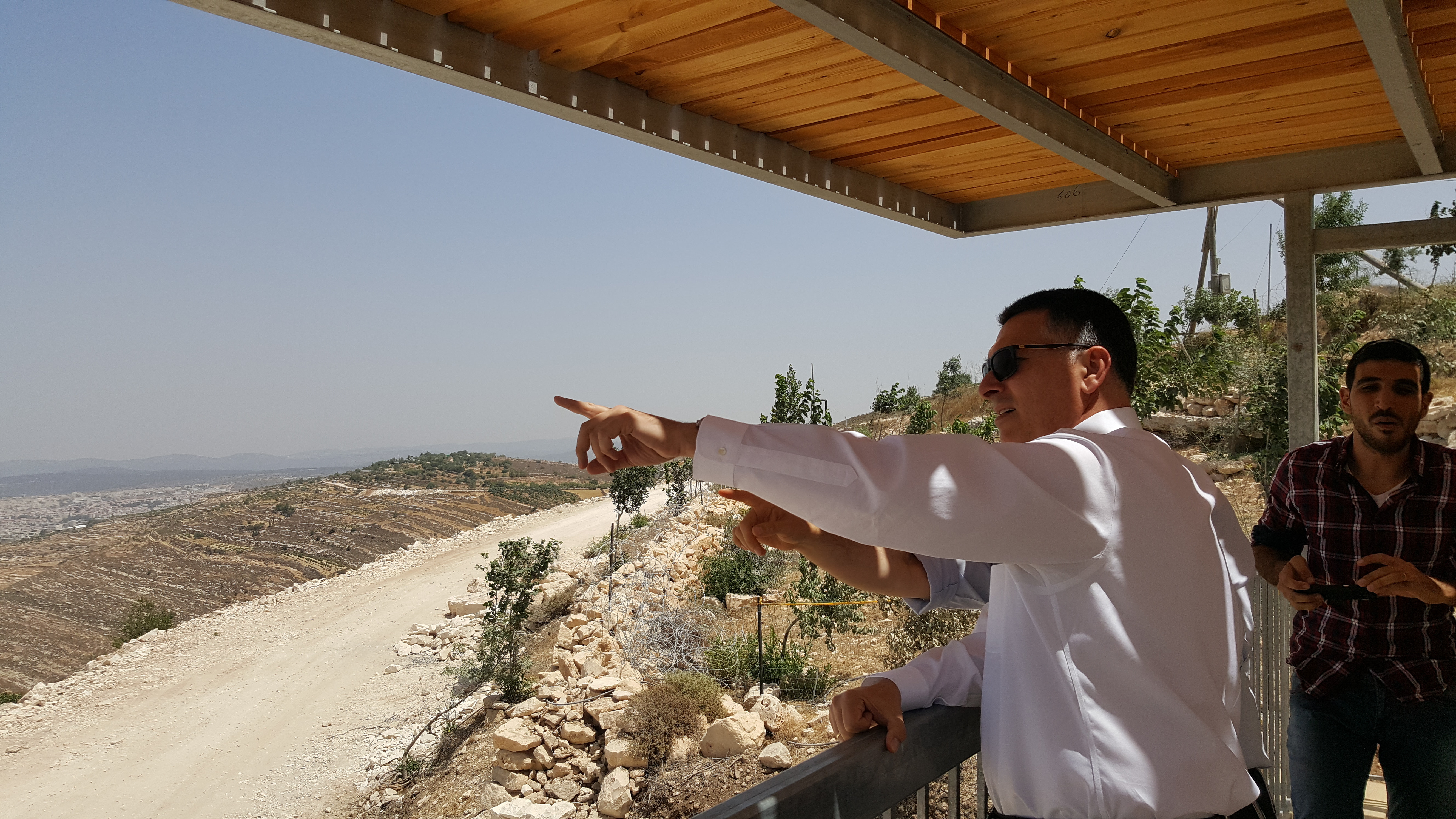 סער בנתיב האבות: "להוכיח לגורמים שפונים לבג"ץ שמדינת ישראל מחזקת ההתישבות"