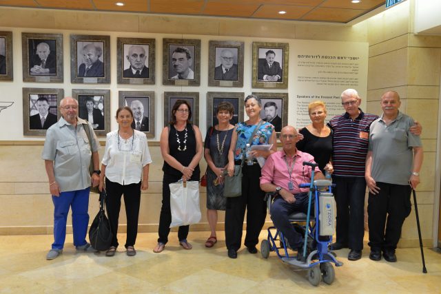 חברי מרכז אדלר לאפזיה במכללה האקדמית הדסה ירושלים יחד עם בנות זוגן