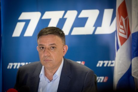 גבאי בעוד אמירה שמרחיקה אותו מראשות הממשלה