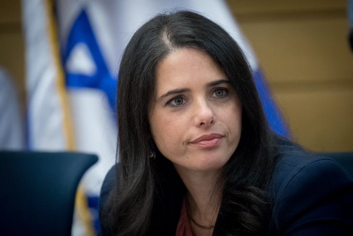 עשרות רבנים סרוגים במכתב תמיכה באיילת שקד