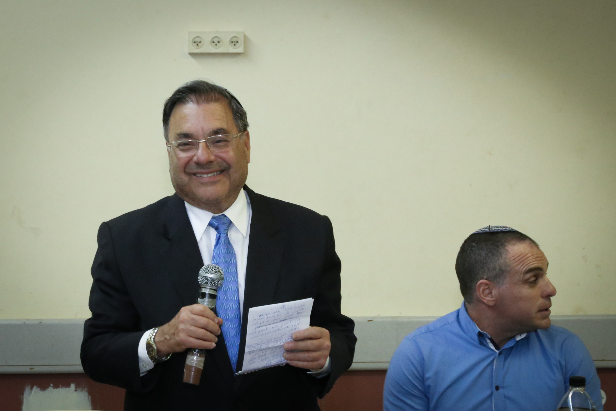 הרב ריסקין: היחס להומואים? 'אונס רחמנא פטריה'
