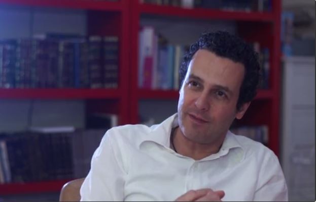 לקראת ט"ו באב – עודד מנשה בתיעוד מיוחד על סגולת מפתח הזיווגים