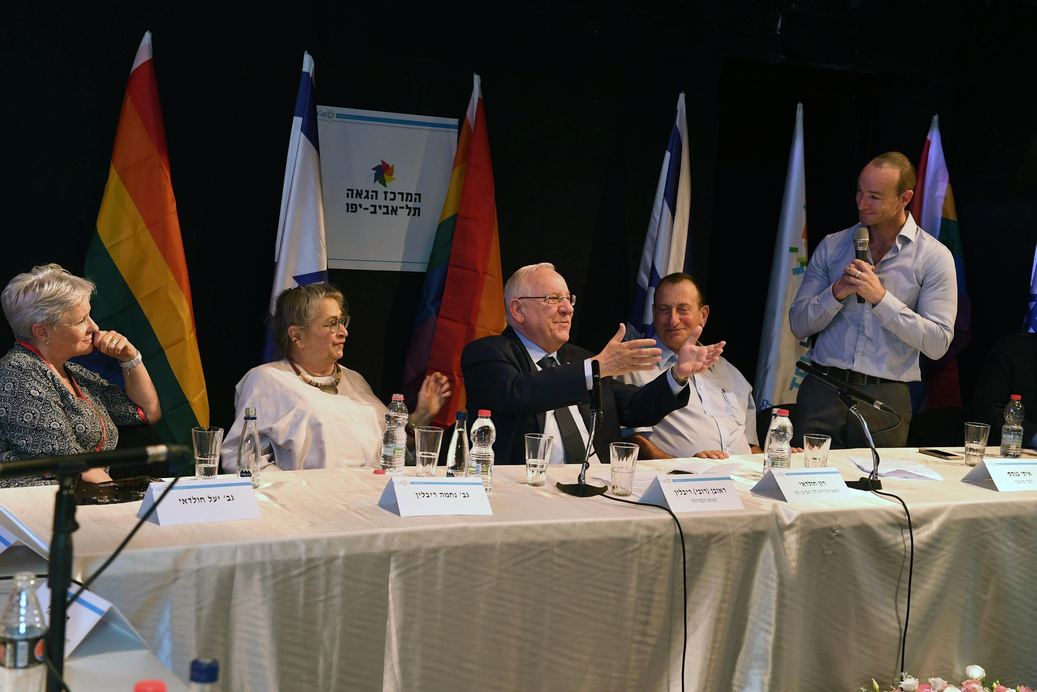 שמונה שנים לרצח בברנוער: הנשיא ביקר במרכז הגאה