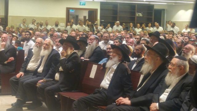אלפים בחנוכת בית המדרש החדש של הר המור