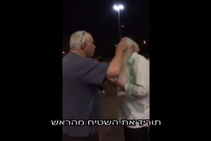 המפגין לחרדי בפתח תקווה: "תוריד את השטיח מהראש"