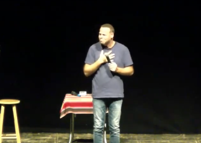 ענק: אדיר מילר ב'שיעור' קצר באמונה. צפו