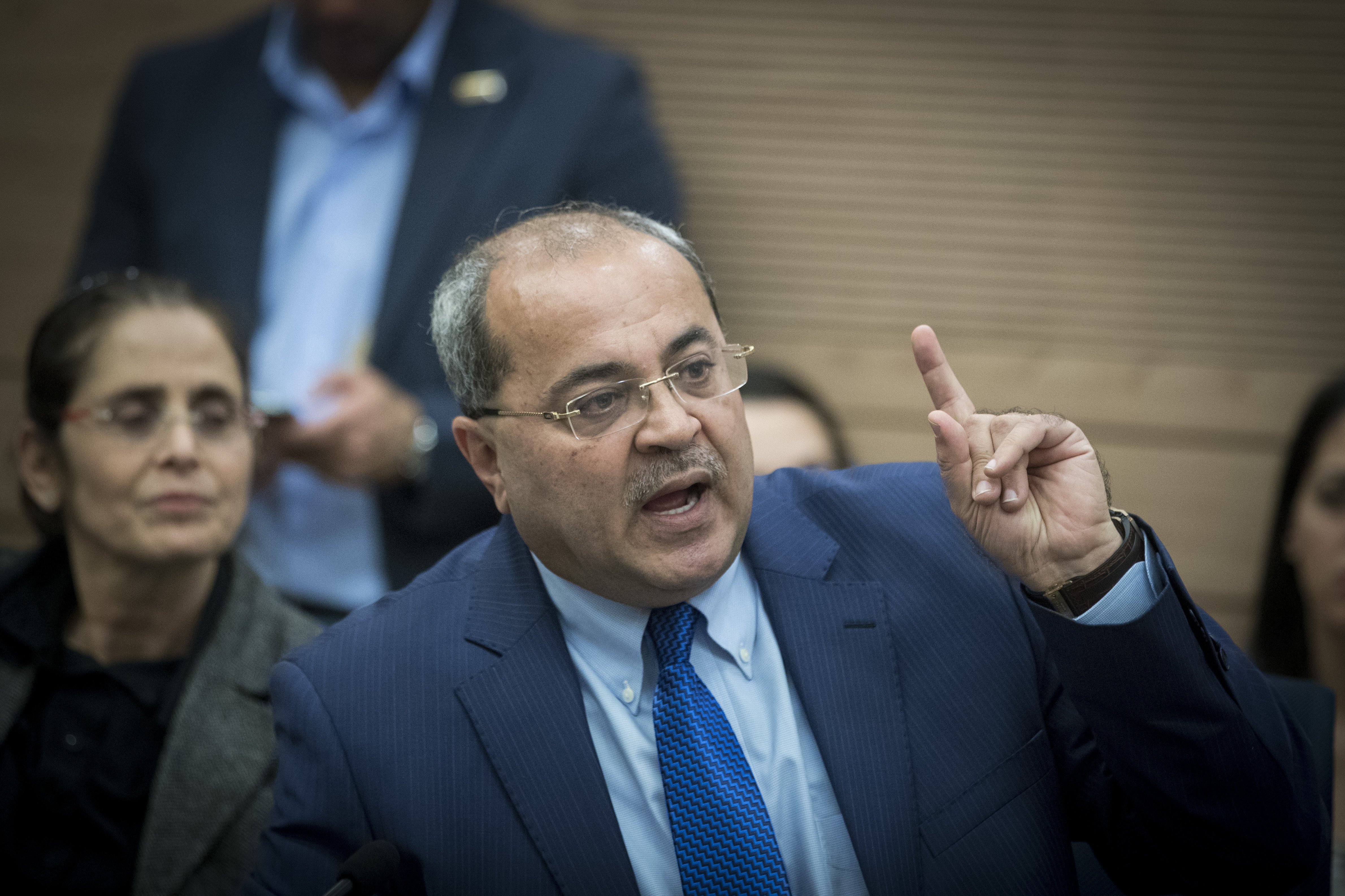 אחמד טיבי מצנן את ההתלהבות בגוש רק לא ביבי