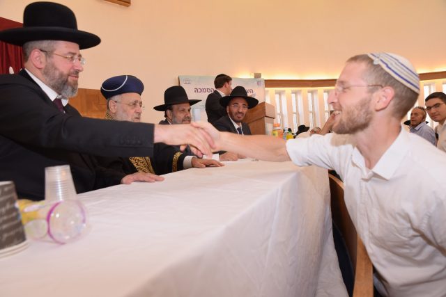 מכירים? עשרות רבנים סרוגים הוסמכו היום לרבנות