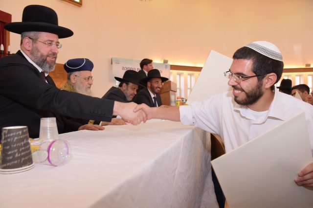 מכירים? עשרות רבנים סרוגים הוסמכו היום לרבנות