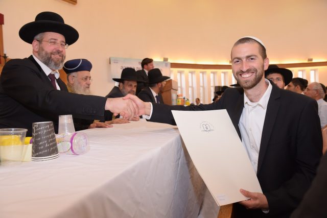 מכירים? עשרות רבנים סרוגים הוסמכו היום לרבנות