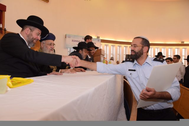 מכירים? עשרות רבנים סרוגים הוסמכו היום לרבנות
