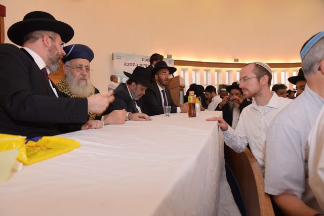 מכירים? עשרות רבנים סרוגים הוסמכו היום לרבנות