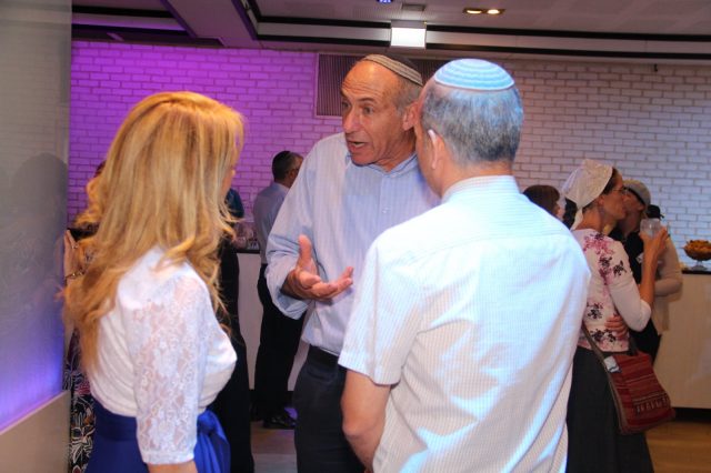 מאות הגיעו לכנס הבוגרים של סניף בת ים מרכז. צפו