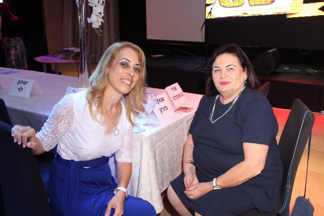 מאות הגיעו לכנס הבוגרים של סניף בת ים מרכז. צפו