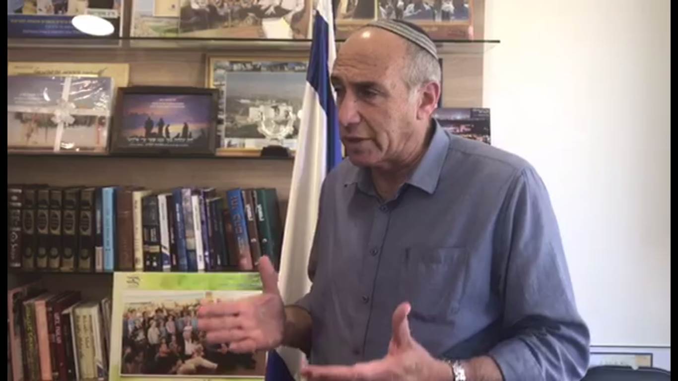 "דוד המלך ואברהם אבינו למדו תורה והיו בצבא"
