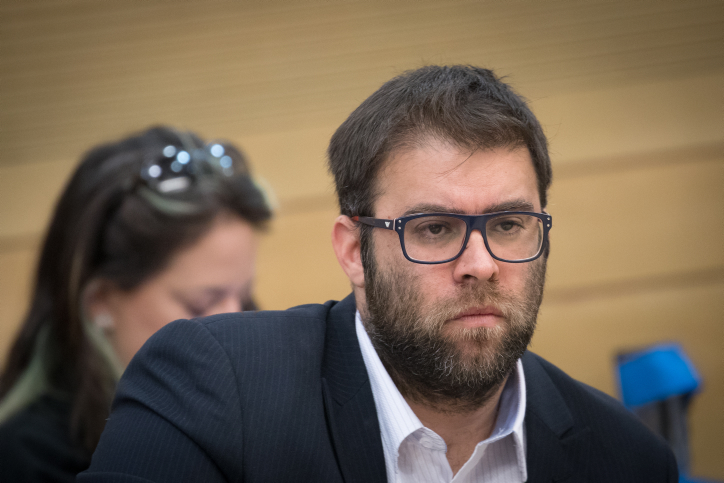 'כולה אורח': אורן חזן במתקפה על עומרי כספי