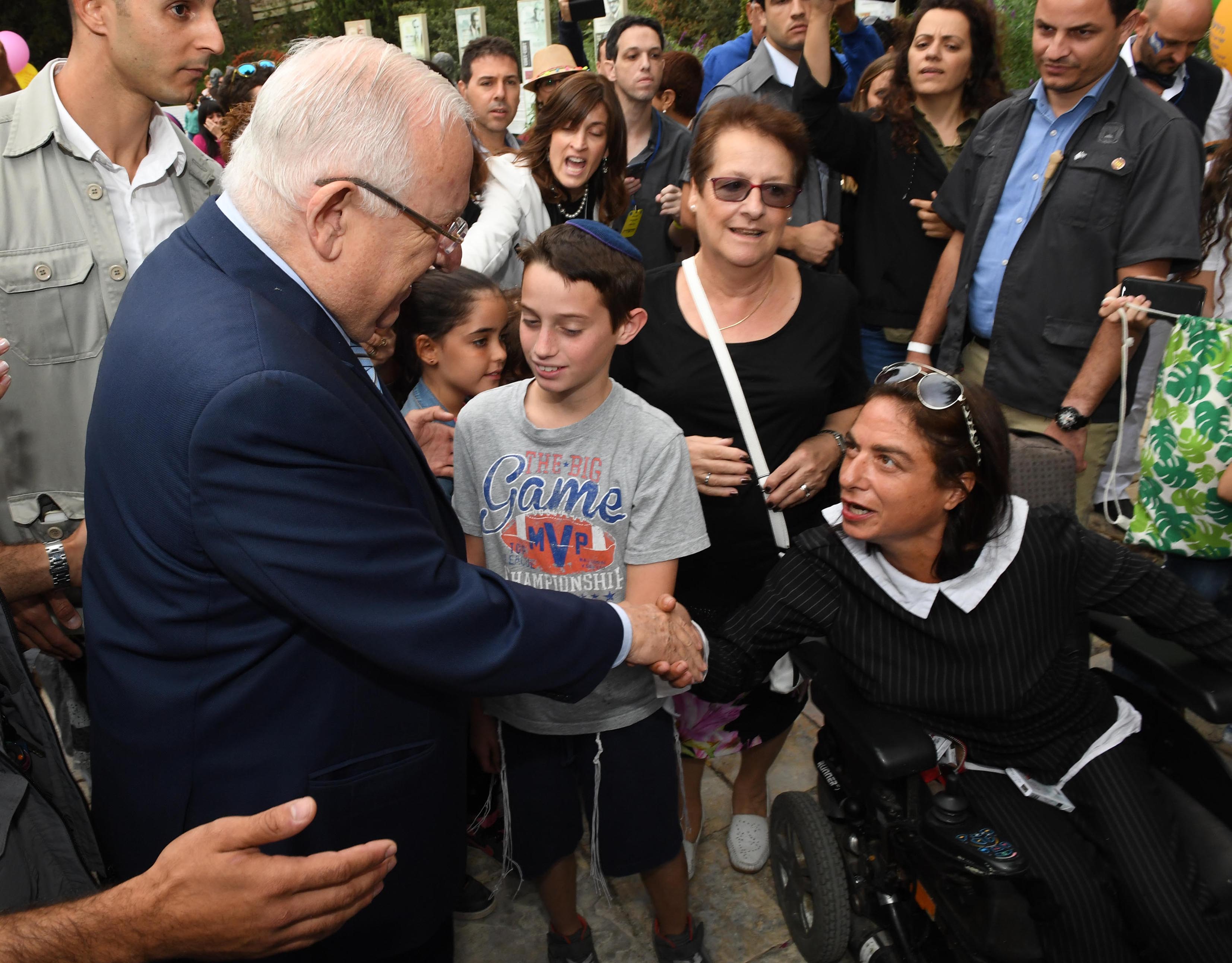 אלפים עלו לסוכת הנשיא: אורחי הכבוד- ציבור הנכים