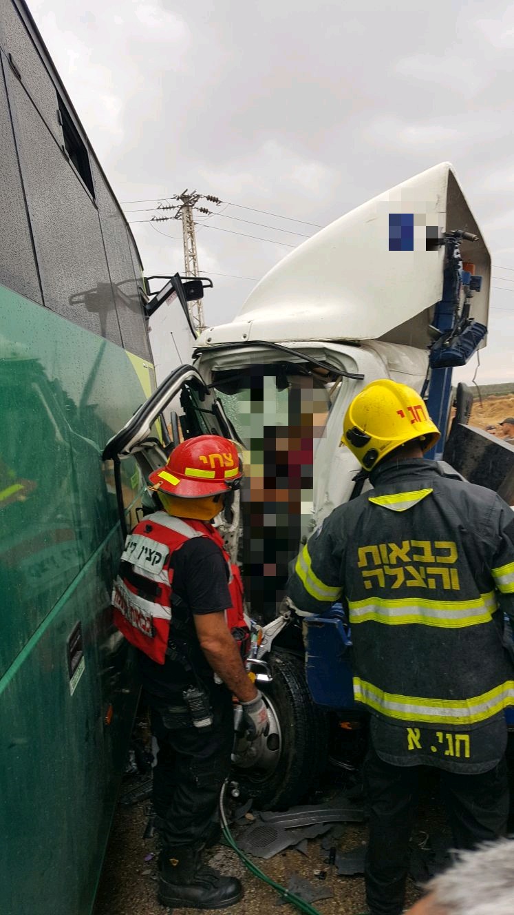 תאונת דרכים קשה בבקעה: הרוג ו- 12 פצועים