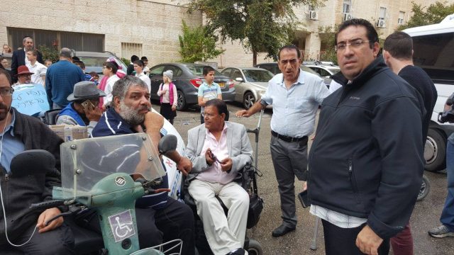 מאבק הנכים: מחסימות כבישים להפגנות נגד השרים
