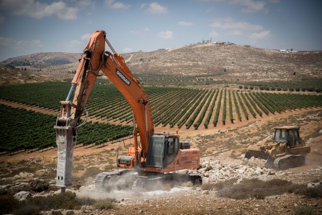 עבודות ביישוב עמיחי למפוני עמונה