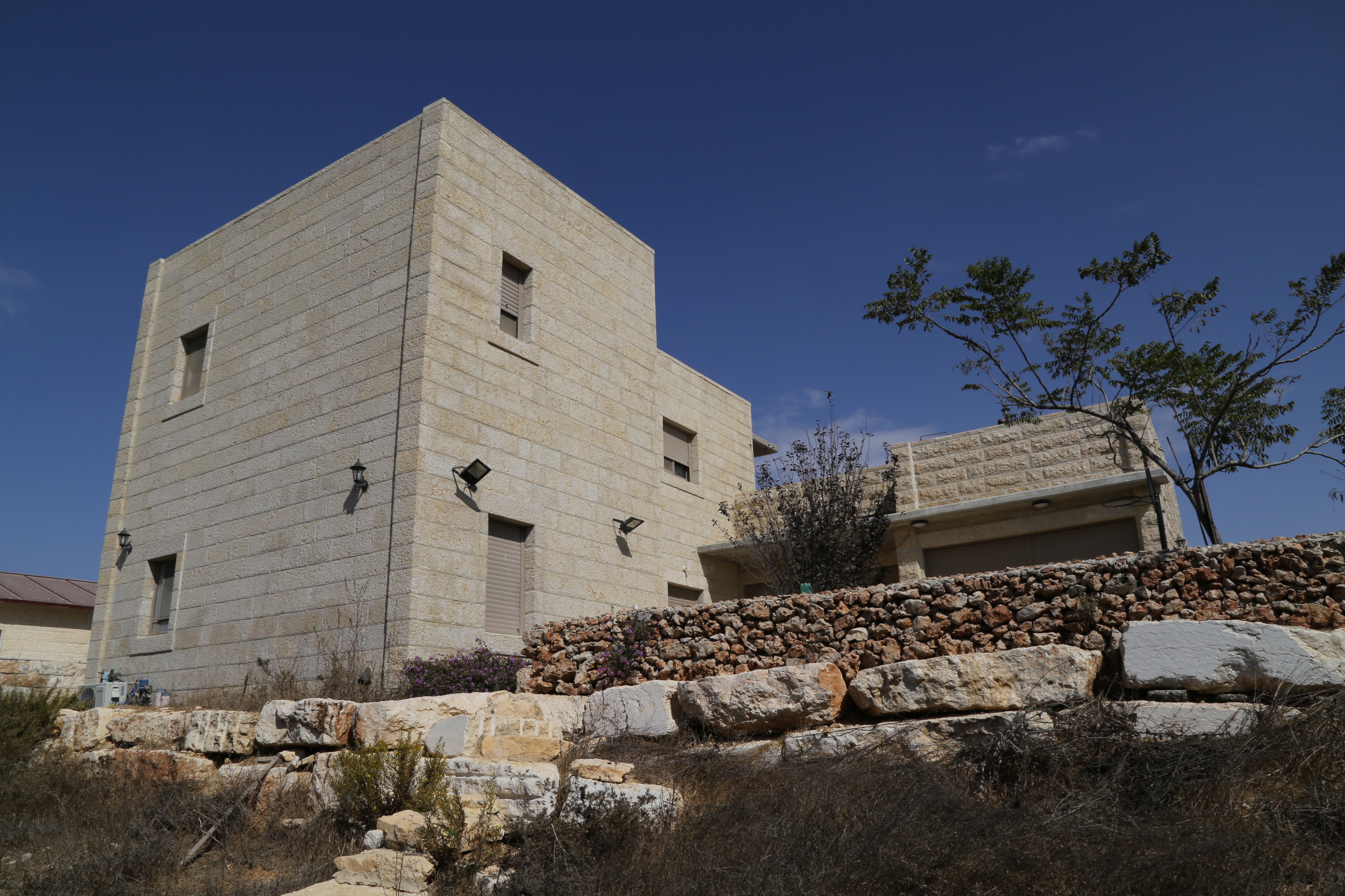 הישג: בג"ץ דחה את הריסת הבתים בנתיב האבות