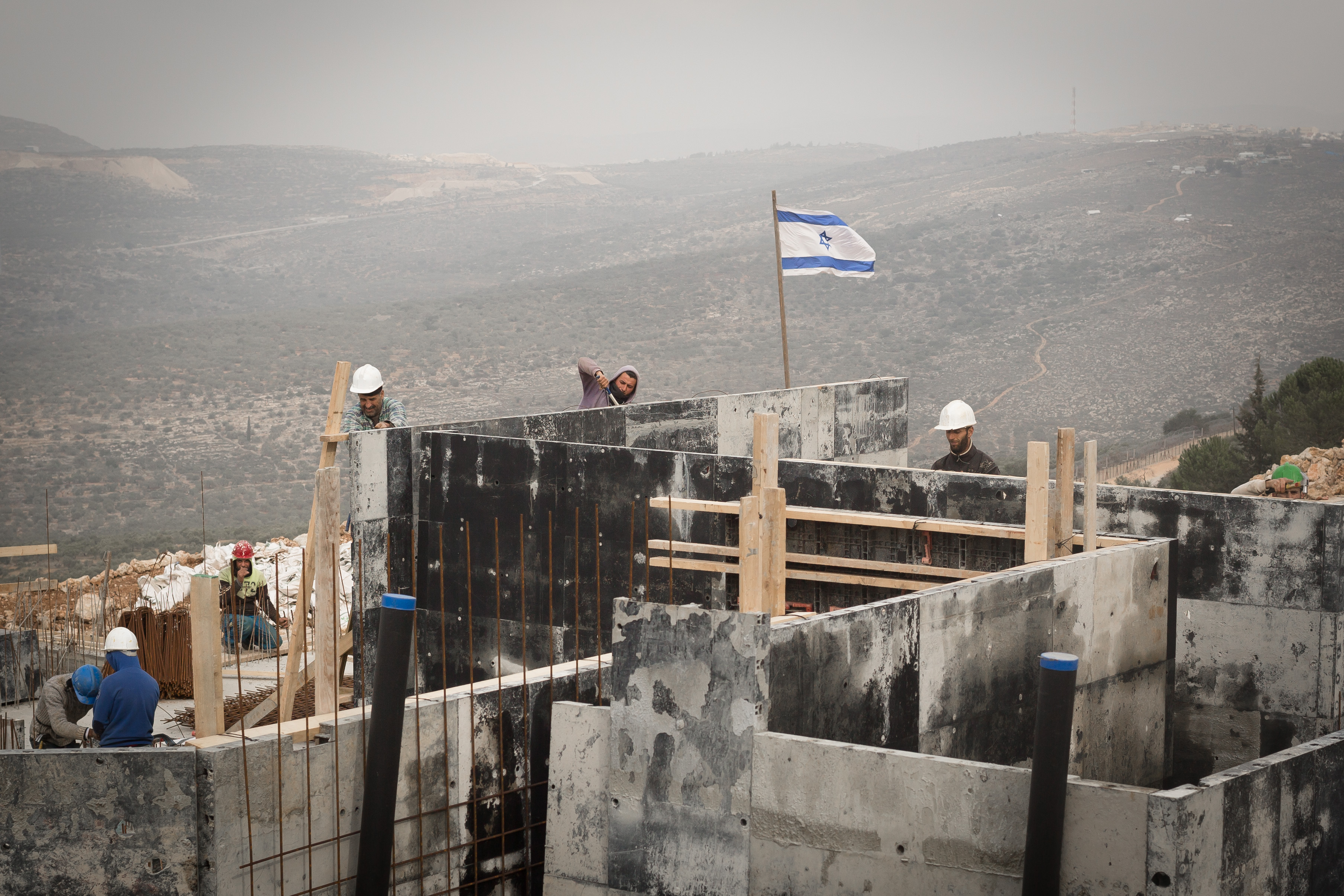 האיחוד האירופי דורש: הבהרות על הבנייה ביו"ש