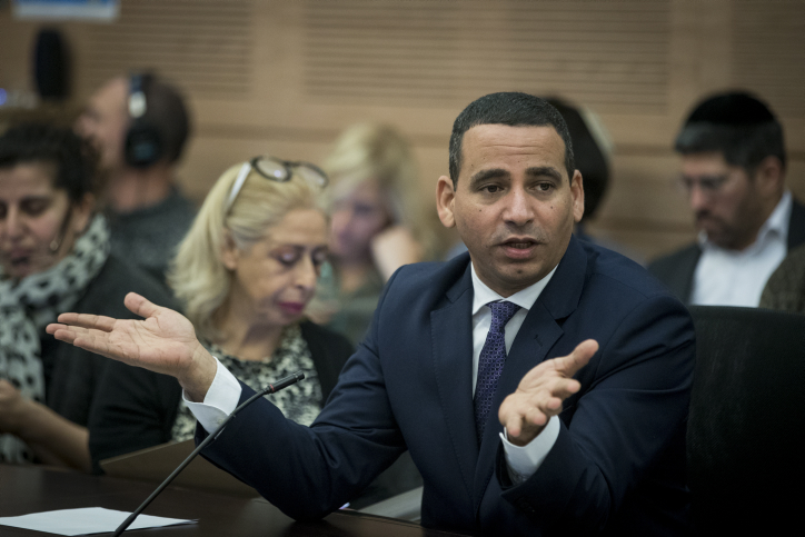 חסון לעג ללפיד: "ייתכן שצילמת את גבאי ל'במחנה"