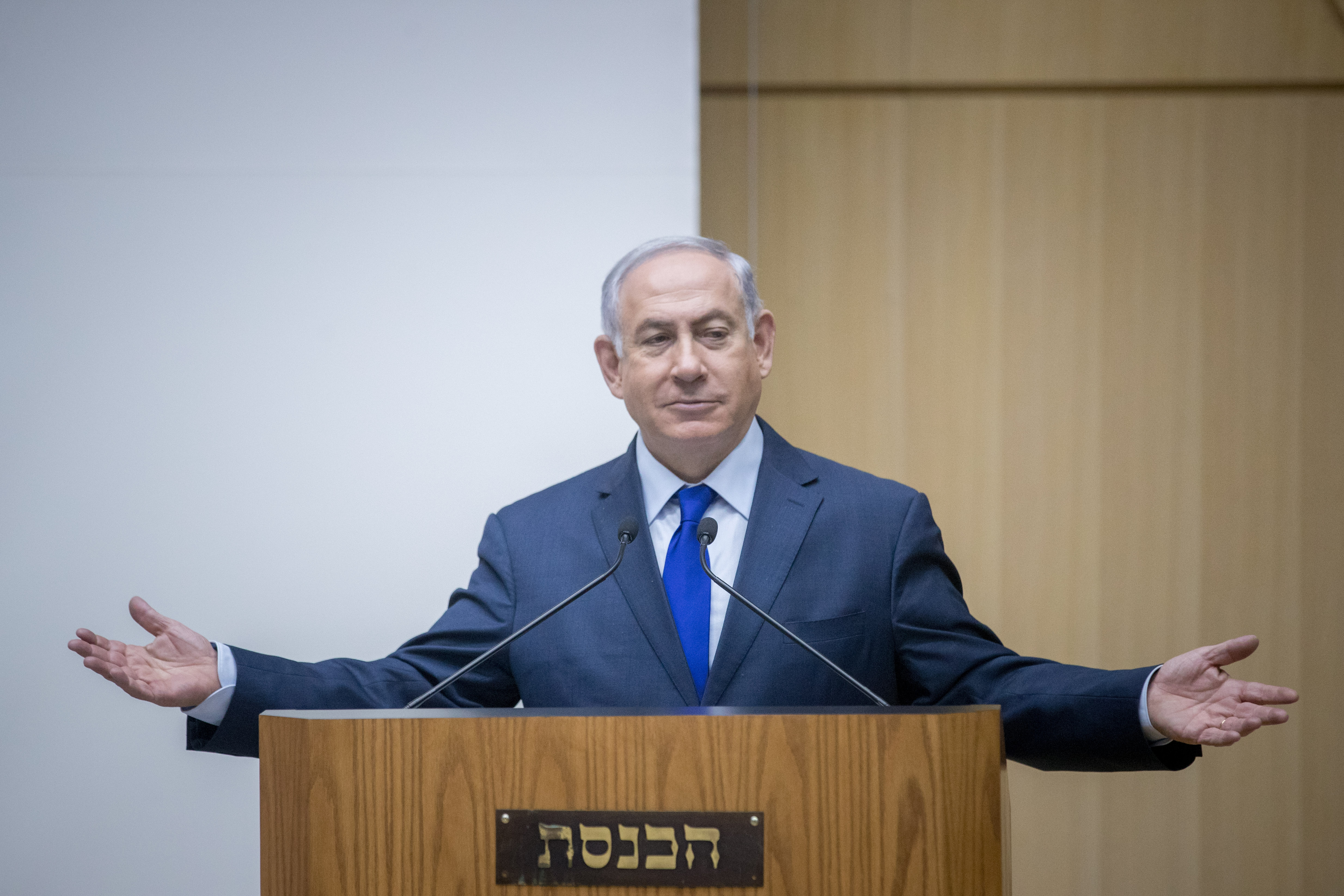 שו"ת: האם מותר להעמיד לדין ראש ממשלה מכהן?