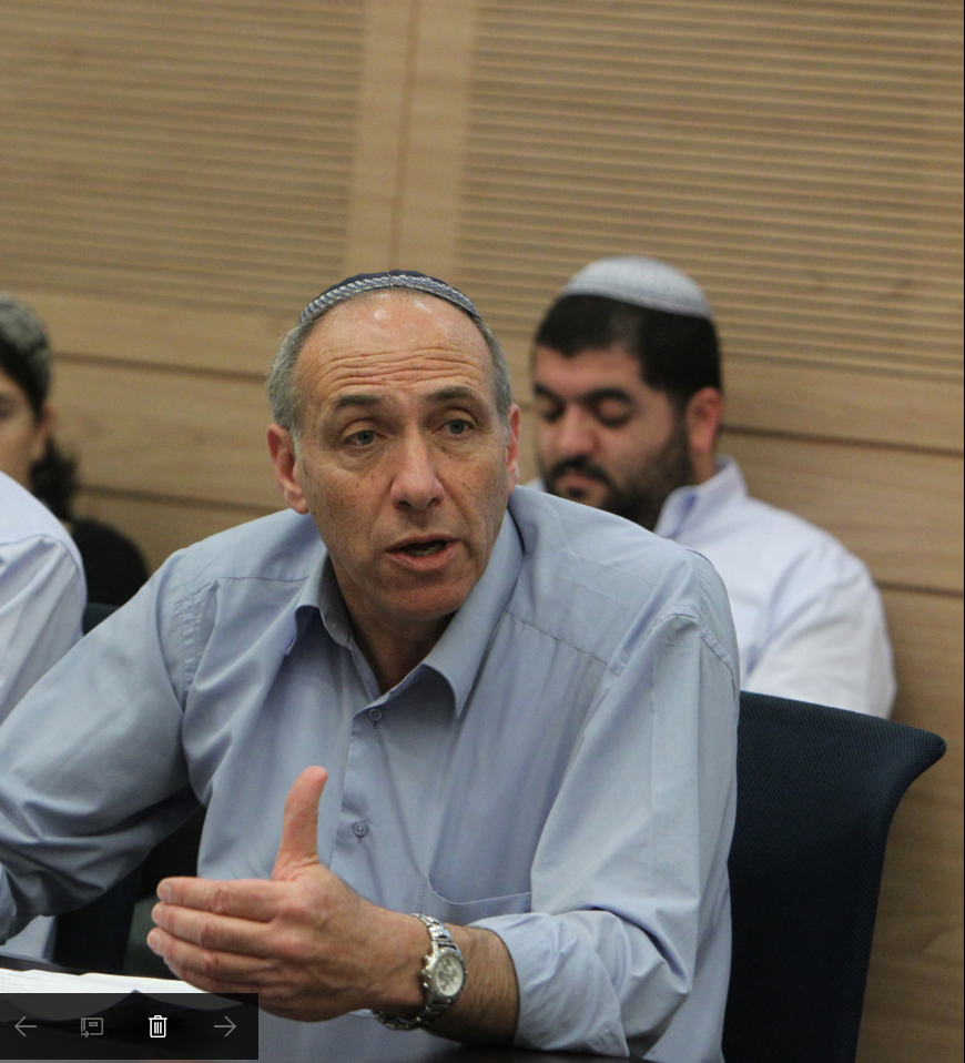"מה אכפת לך מהכותל? אני נכנס למועדון הומואים?"