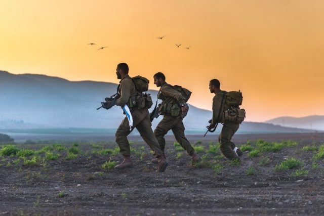 הצלם שתיעד את הפנים היפות של החרדים בצה"ל