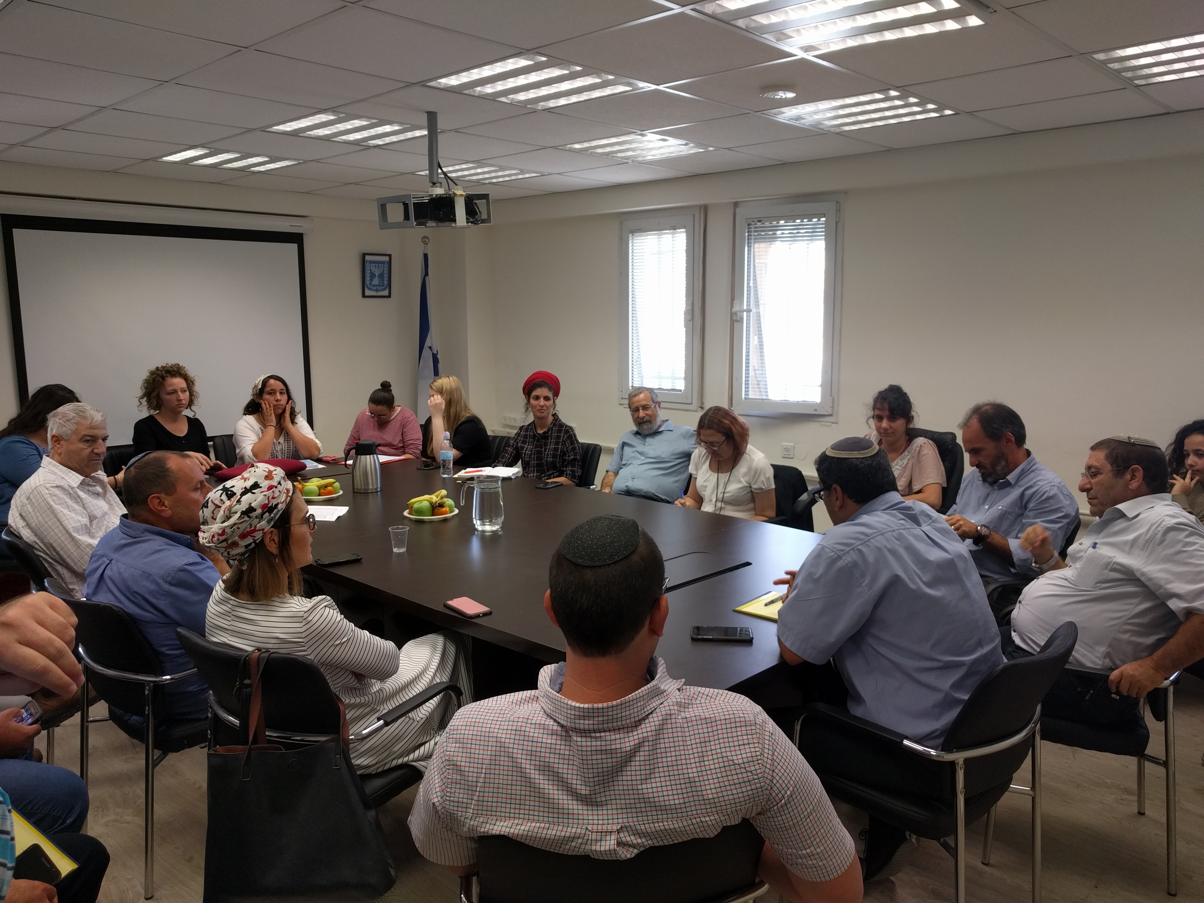 מנכ"ל רשות השירות הלאומי-אזרחי פועל להסדרת תנאי הקומונריות