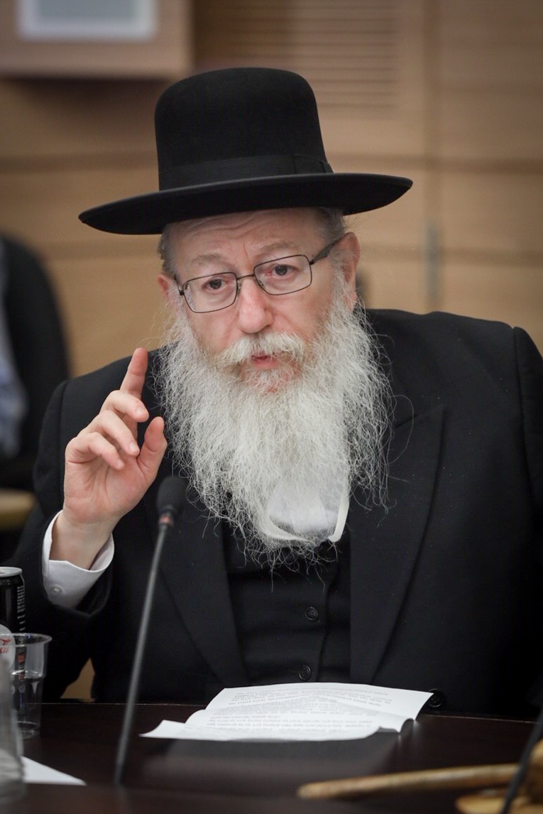 ליצמן איים; נתניהו נכנע • דרמת השבת נמשכת