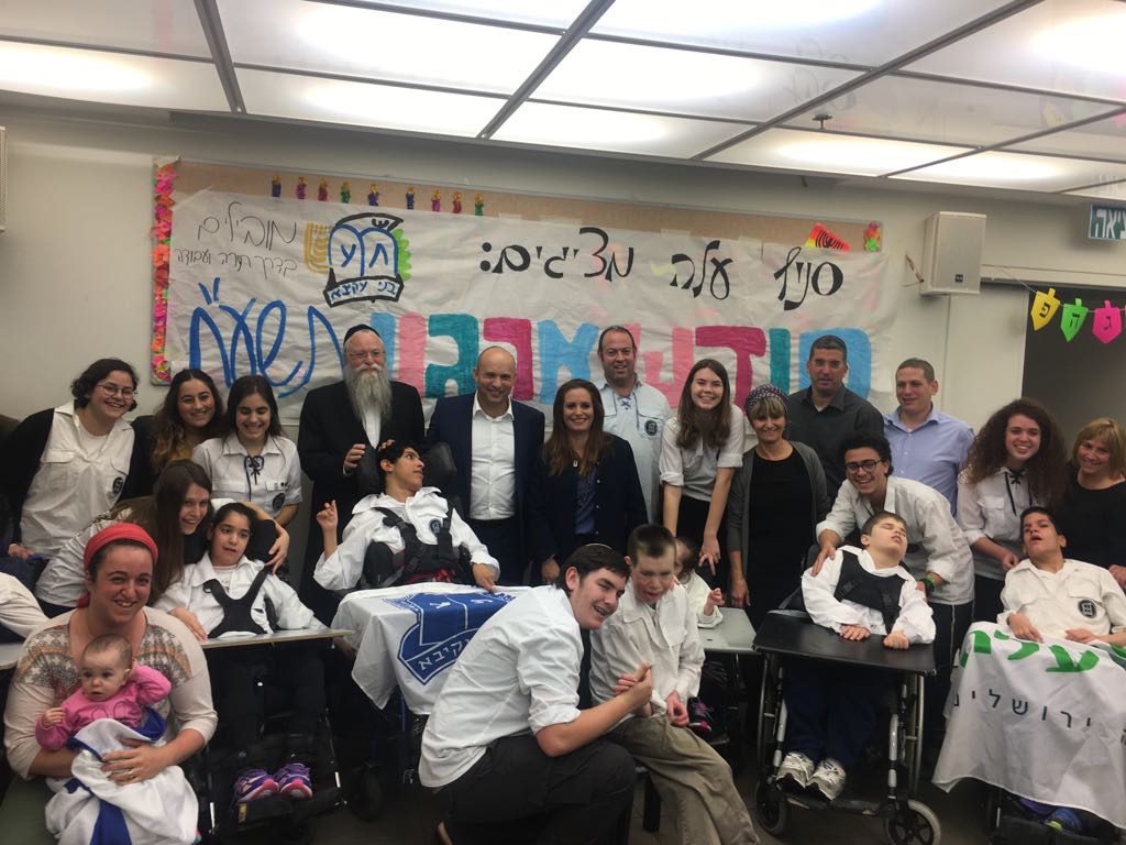 צפו: השר בנט הגיע לסניף הכי מיוחד של בני עקיבא