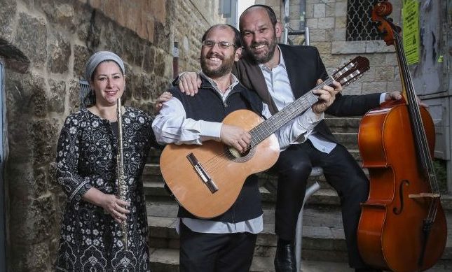 צפו: ריקה רזאל סוגרת מעגל עם הלהקה המשפחתית