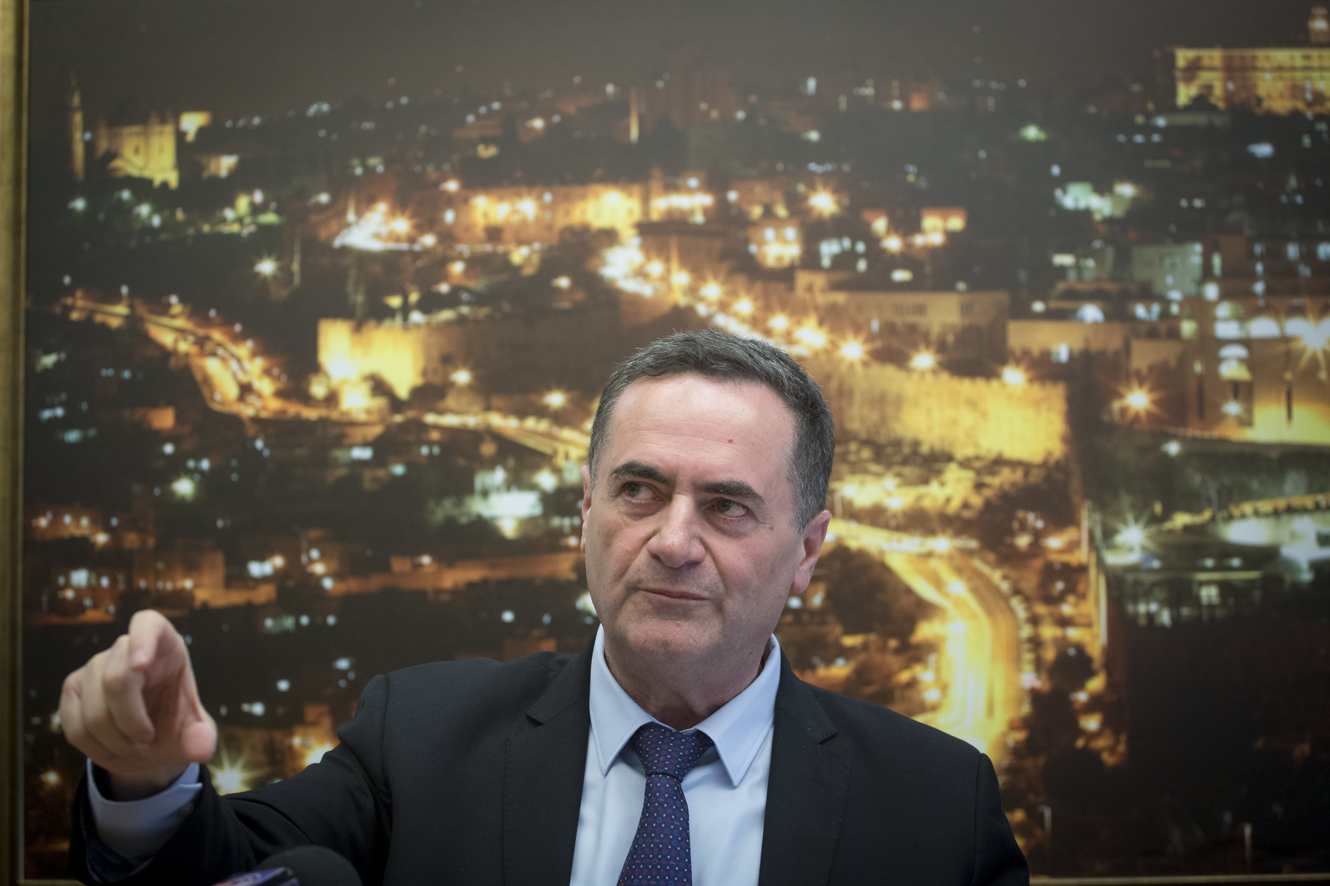 שנאת חינם: ישראל כ"ץ מותקף בגלל תמונה
