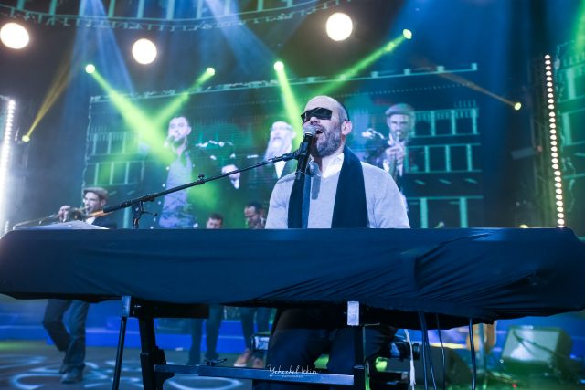 אפילו המסקינטייפ השחור לא הצליח להפריע לחגיגות