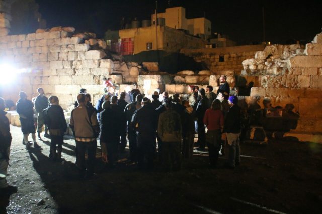 חדש ימינו: נרות חנוכה בבית הכנסת העתיק בסמוע