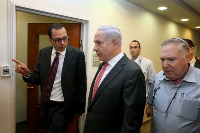 אשל, נתניהו והאוזר