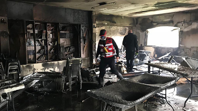 בגלל תקלה במזגן: בית כנסת נשרף כליל