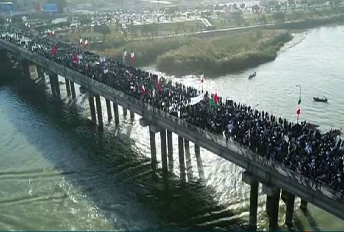 במקביל למחאה: אלפים במפגן תמיכה בשלטון איראן